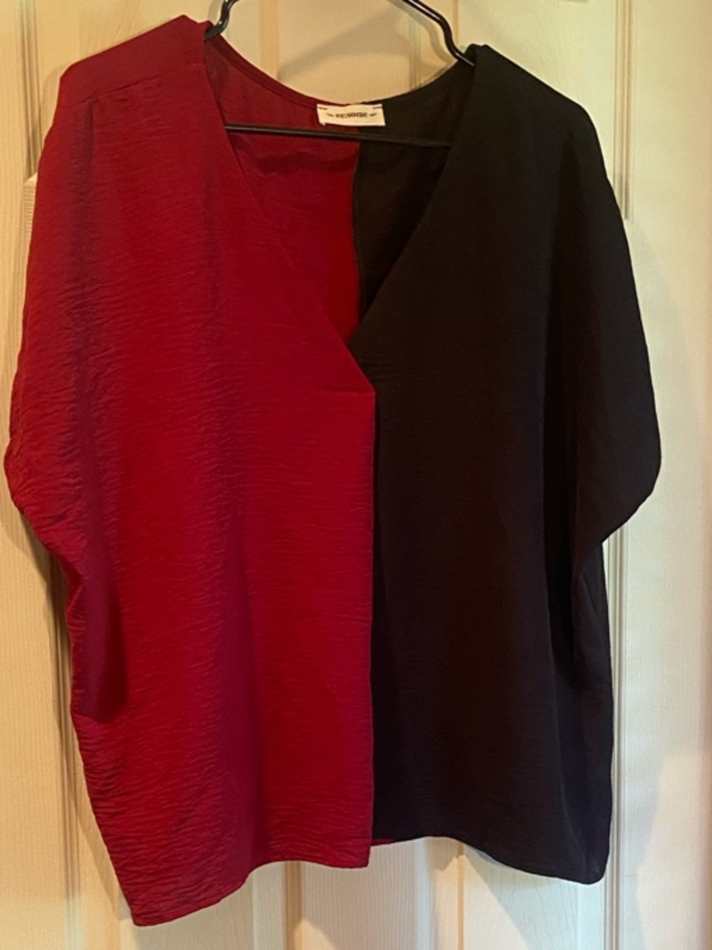 eesome Two-Tone Red and Black V-Neck Blouse